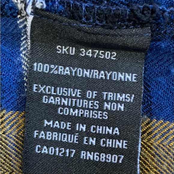 Le Chateau  Button Down Plaid Blouse , Long Sleeve, like new . - Picture 7 of 8